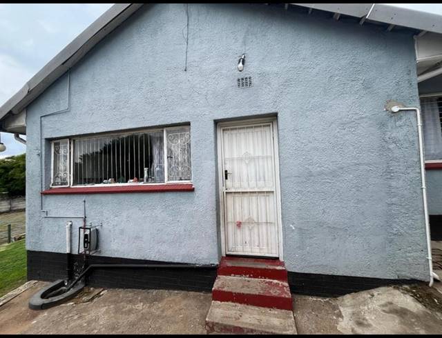 2 BEDROOM PROPERTY TO RENT IN LOMBARDY EAST